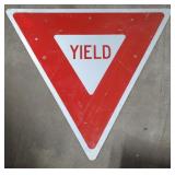 (DL) Metal Sign Yield (46"×46"×46")