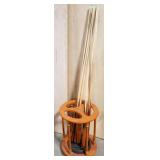 (DL) Pool stick stand with 7 pool sticks (22" x