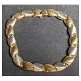 Gold bracelet marked "Super Oro 1231 VI 750".