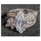 Silver ring marked "925". Total weight 6.5g