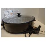 Dash brand rapid skillet (18" x 18" x 8")