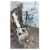 Lot of assorted outdoor decoration items,