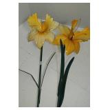 Little daffodil lawn ornaments suction is for two