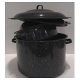 (M) Vintage Black Enamel Coated Pots and Baking