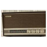 (H) Vintage Magnavox "Grand Classic" AM/FM Radio.