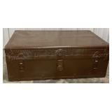 (M) Vintage Travel Trunk  3x1