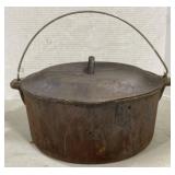 (H) Cast Iron Pot w/ Handle And Drip Spike Lid
