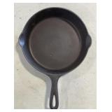 (H) Griswold Cast Iron Skillet Appr 9 in