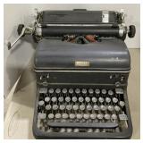 (BO) Royal Typewriter Appr 10.5x10 in