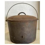 (H) Cast Iron Pot w/ Handle And Lid w/ Dimples
