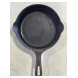 (H) Griswold Cast Iron Skillet Appr 7.5 in