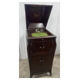 (M) Victrola Talking Machine Record Player and