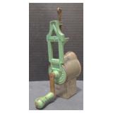 (M) Vintage Small Spice Grinder.