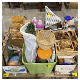 (H)Pallet Containing Assorted Home Decor Items