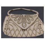 (AM) Vintage White and Beige Beaded Coin Purse.
