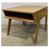 (E) Mid Cent. Modern Style Endtable 21"x28"x18"