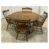 (AP) Antique Round Dinning Room Table W 4 Spindle
