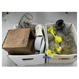 (BA) Vintage Glassware including glass shade  and