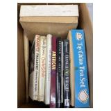 (BA) Charlie Brown and different books, toy china