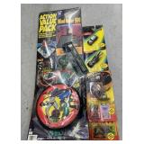 (IN) Batman value pack with kite cars and more .