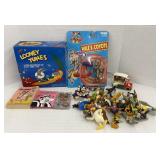 (IN) Looney Tunes Dinner ware set with Books ,