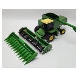 1/16 Ertl John Deere Combine With Corn & Grain