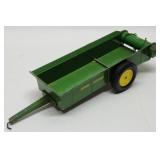 Vintage 1/16 Ertl John Deere Manure Spreader.