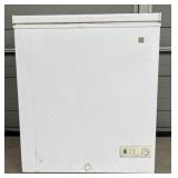 (O)  GEï¿½ 5.0 Cu. Ft. Manual Defrost Chest