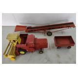 (N) Vintage New Holland Sperry R Toy Combine,