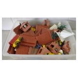 (O) Lot of Plastic Marx Vintage Fort Playset with