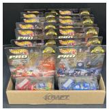 (F) NASCAR Hot Wheels Pro Racing Pit Crew Model