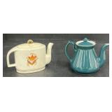 (O) Bakerite Tulip Teapot With Gold Accents, Hall