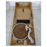 (Q) Vintage RCA Victrola Suitcase Record Player