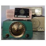 (Q) Vintage Radios of Various Color
