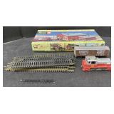 (P) Lot Of Revell H-O Engine House Set, Train