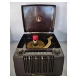 (Q) Vintage Emerson Radio and Record Player