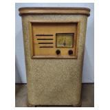 (Q) Vintage RCA Coin Radio