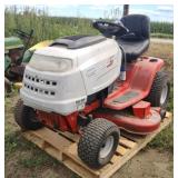 (AT) Huskee Supreme SLT 4600H Lawn Tractor
