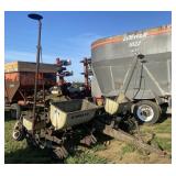 (AT) Oliver 543 Plate Type 4-Row Planter Clevis