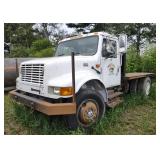 (H) 1996 International 4700 DT 466E Flatbed Truck