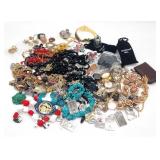 (S) Lot of Fashion Jewelry Necklalces, Bracelets +