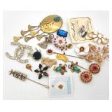 (S)  22 Fashioon Brooches and Pins