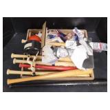 (D) New York Yankees collectables mini bats and