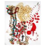 (AB)  Eight Fashion Necklaces