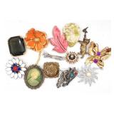 (KC) 12 Vintage Fashion Brooches