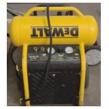(ZZ) DeWalt 1.6HP 225PSI 4.5 Gallon Oil Free