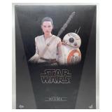 Hot Toys Rey & BB-8  Collectible Set Figure