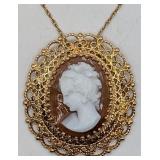 14K Gold Cameo Shell Pendant Necklace