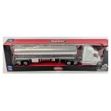 1/32 Peterbilt Semi Truck with Tanker Trailer