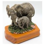 Limited National Geographic Elephant with Child Mu